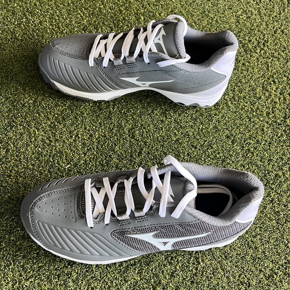 New in box Mizuno US women’s 6 gray 9 Spike Swift softball shoe - Picture 4 of 12